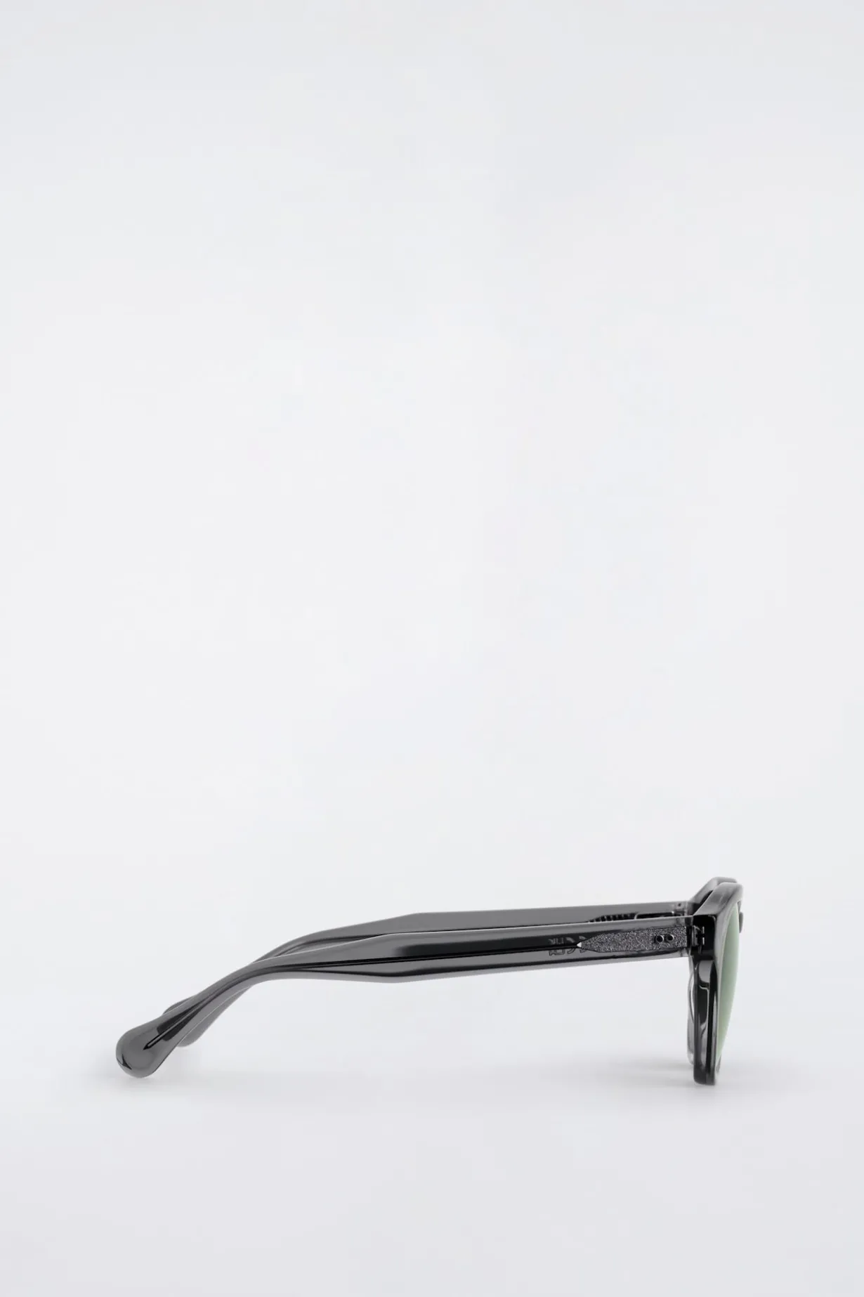 SONNENBRILLE MIT D-RAHMEN