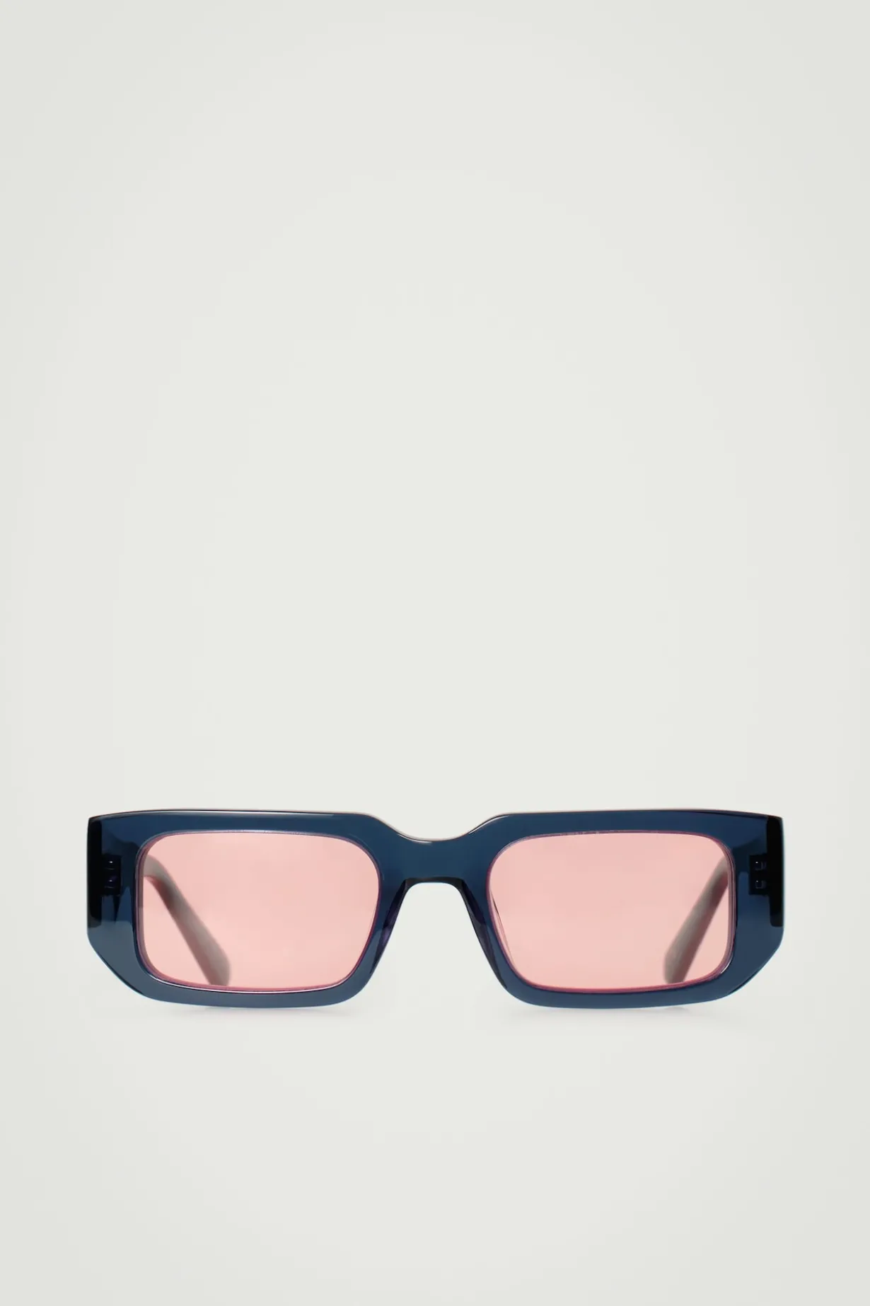 SONNENBRILLE MIT ECKIGEM RAHMEN