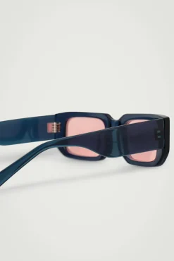 SONNENBRILLE MIT ECKIGEM RAHMEN