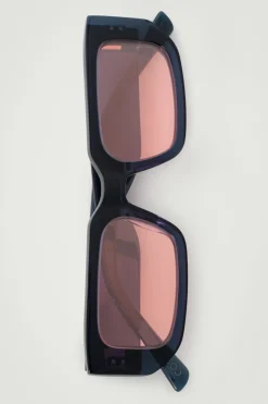 SONNENBRILLE MIT ECKIGEM RAHMEN