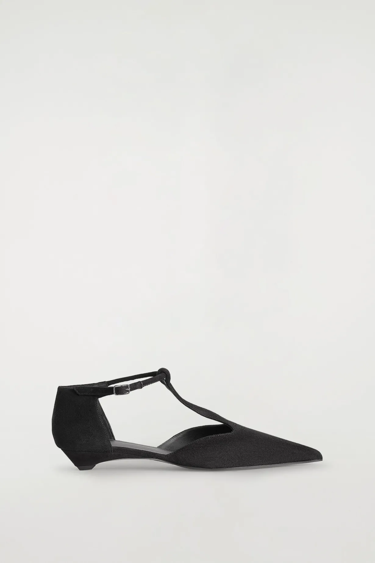 SPITZE KITTEN-HEELS AUS VELOURSLEDER MIT T-RIEMEN