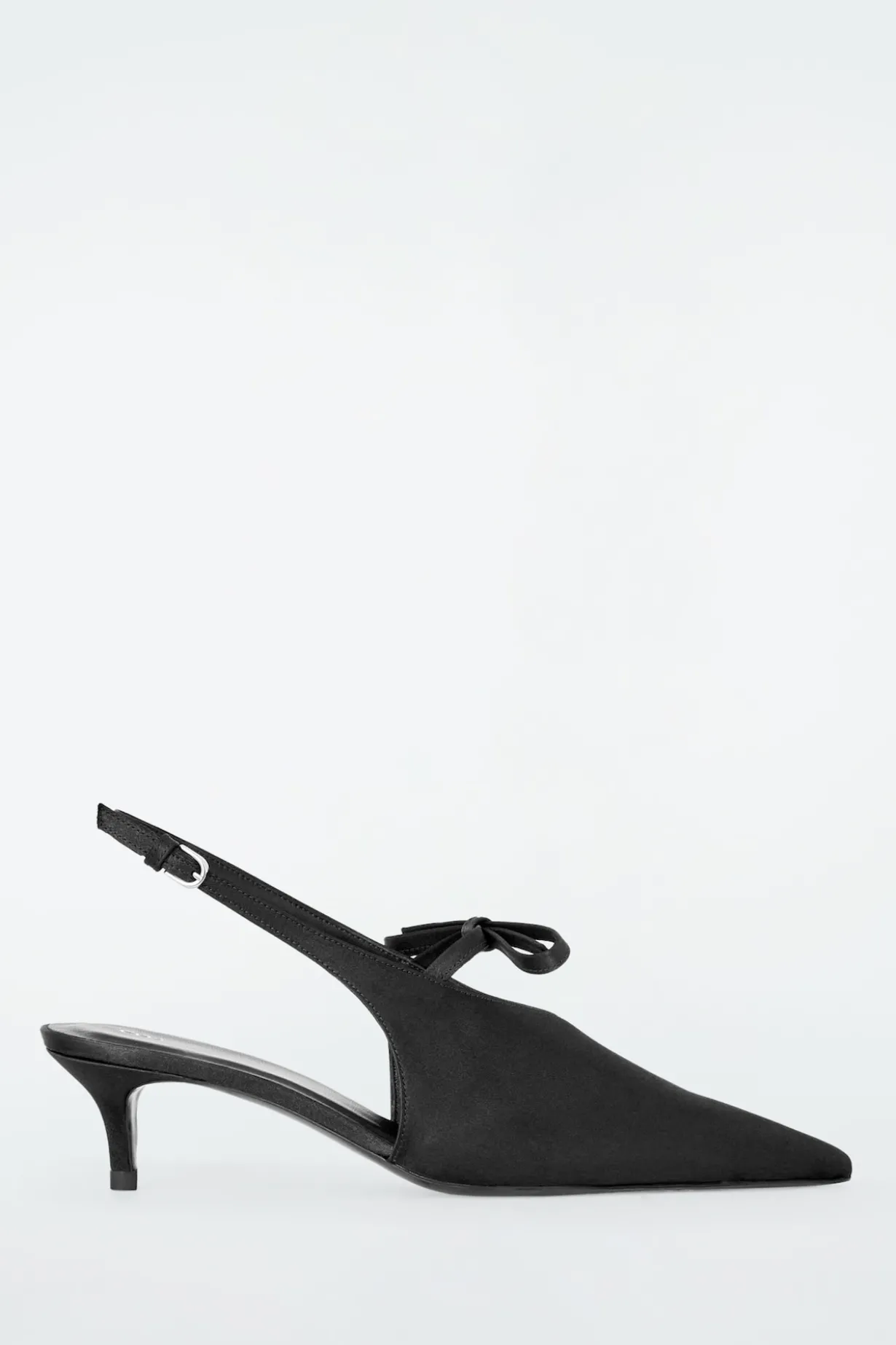 SPITZE SATIN-SLINGBACK-PUMPS MIT SCHLEIFENDETAIL
