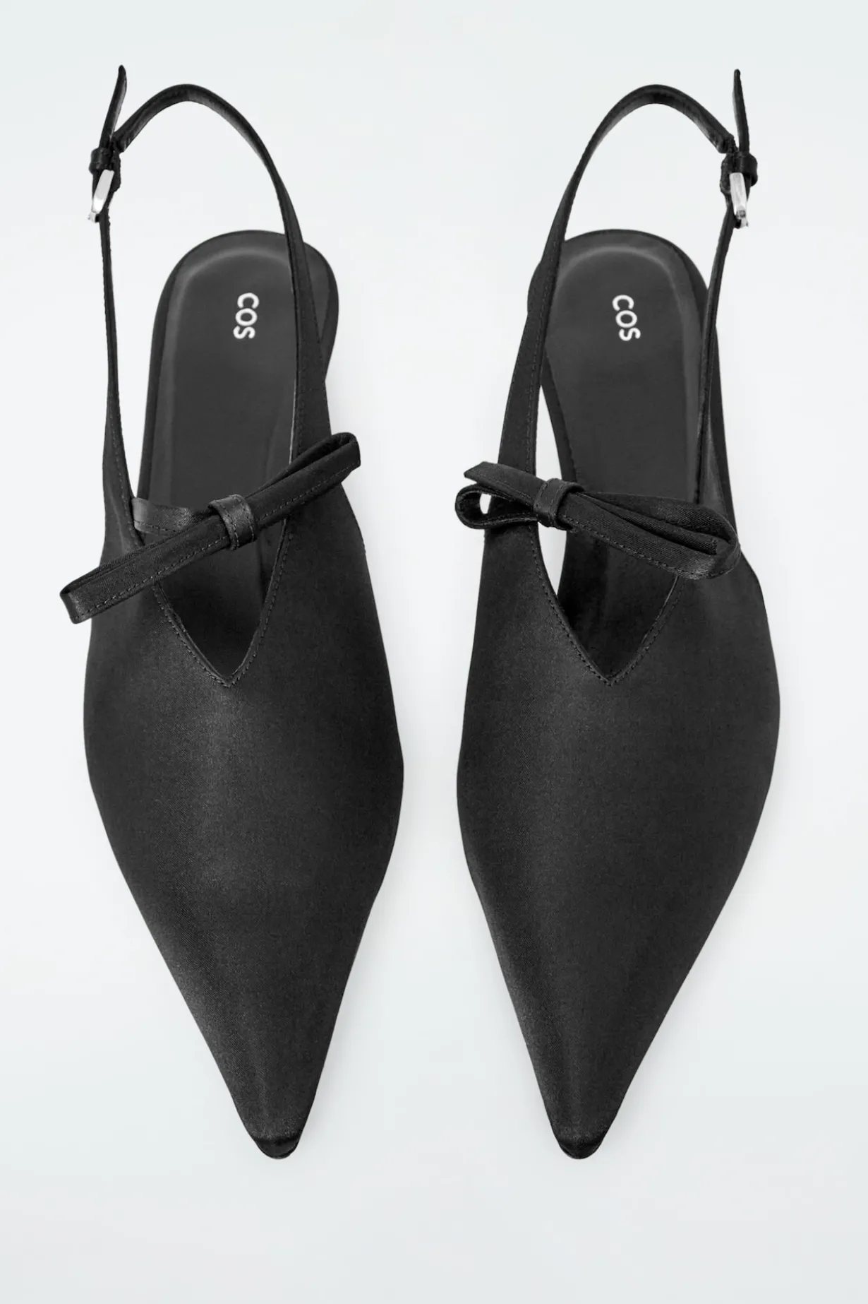 SPITZE SATIN-SLINGBACK-PUMPS MIT SCHLEIFENDETAIL