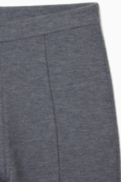 STRICKHOSE MIT SCHMALER PASSFORM