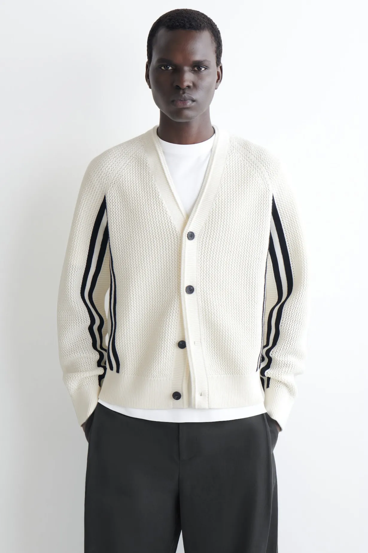 STRICKJACKE AUS BAUMWOLLE MIT STREIFEN