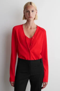 STRICKJACKE AUS BAUMWOLLE MIT V-AUSSCHNITT