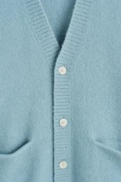 STRICKJACKE AUS GEBÜRSTETER WOLLE MIT V-AUSSCHNITT
