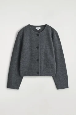 STRICKJACKE AUS GEKOCHTER MERINOWOLLE