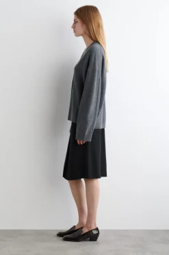 STRICKJACKE AUS KASCHMIR MIT V-AUSSCHNITT