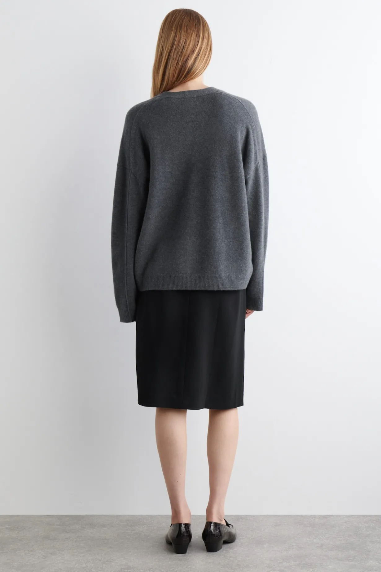 STRICKJACKE AUS KASCHMIR MIT V-AUSSCHNITT