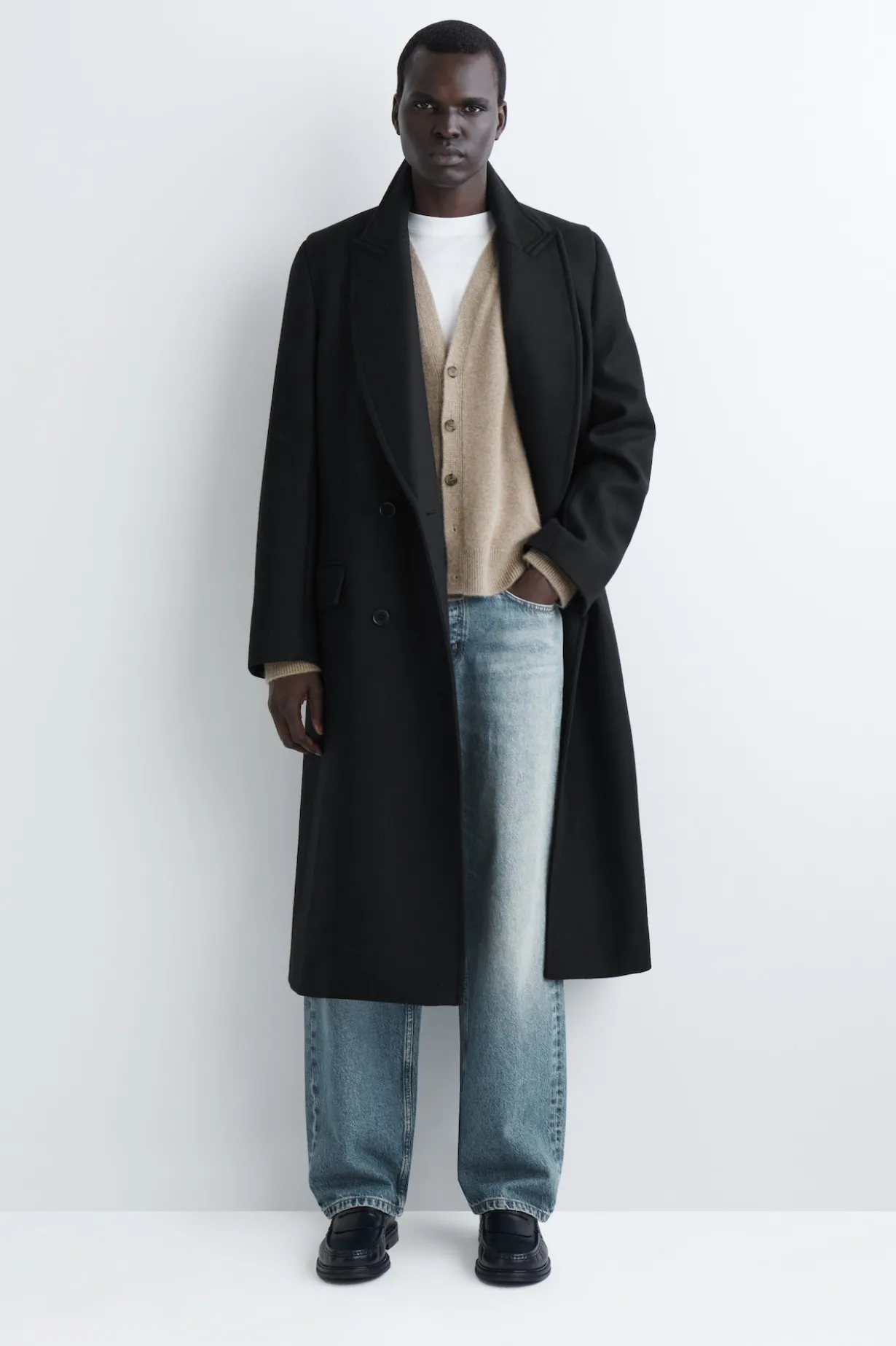 STRICKJACKE AUS KASCHMIR MIT V-AUSSCHNITT