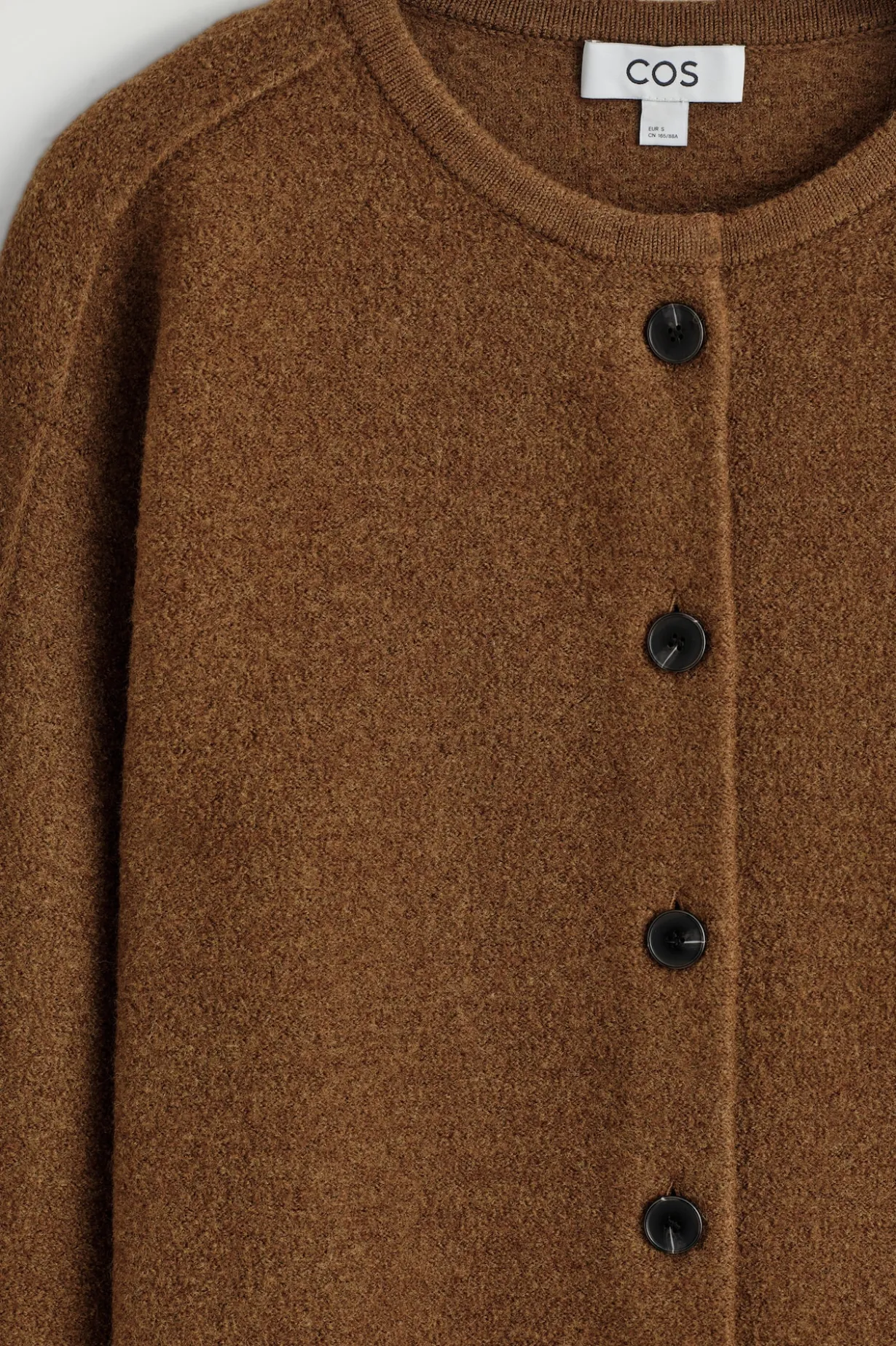 STRICKJACKE AUS KOCHWOLLE
