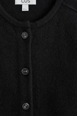 STRICKJACKE AUS KOCHWOLLE