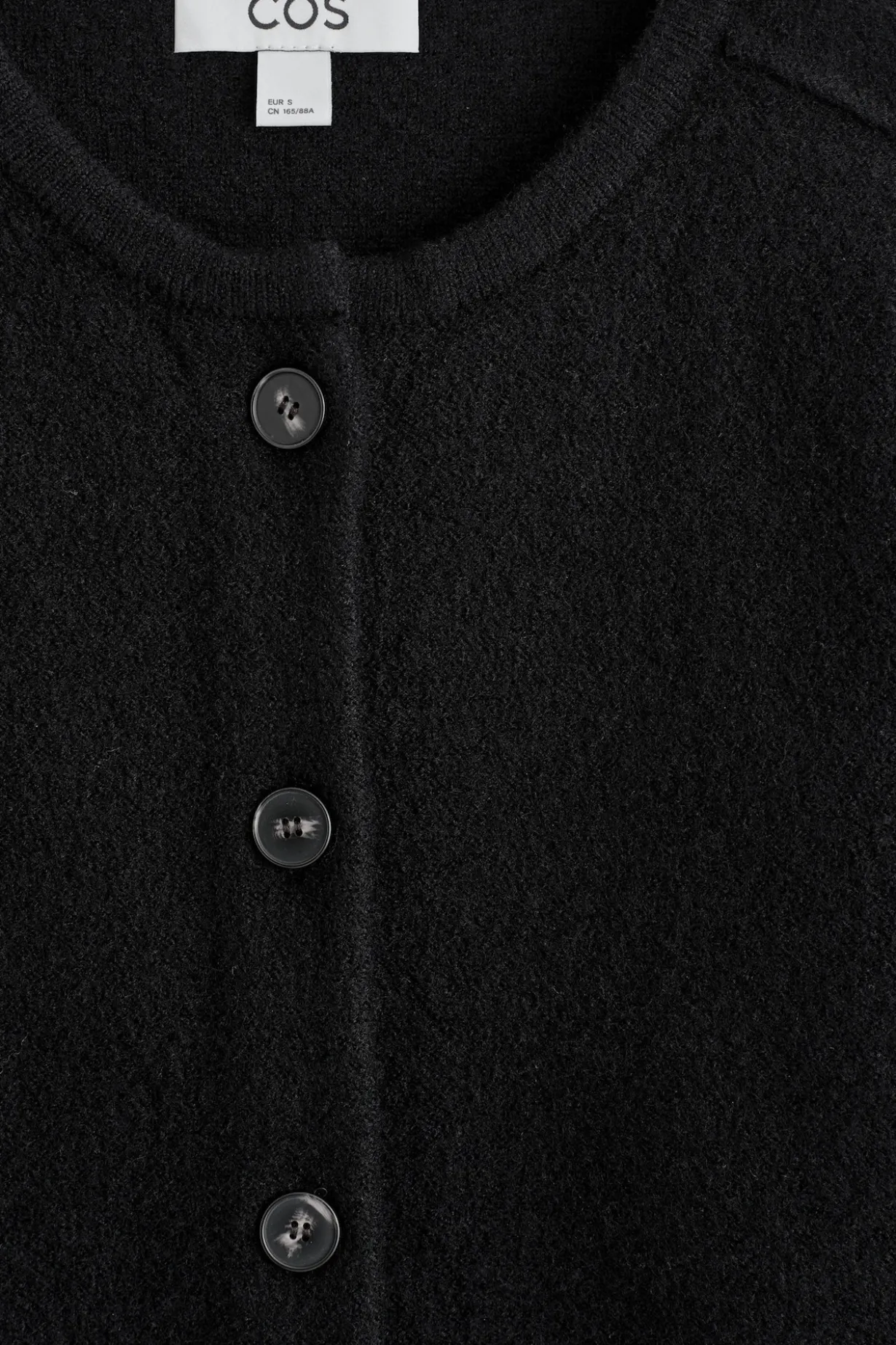 STRICKJACKE AUS KOCHWOLLE