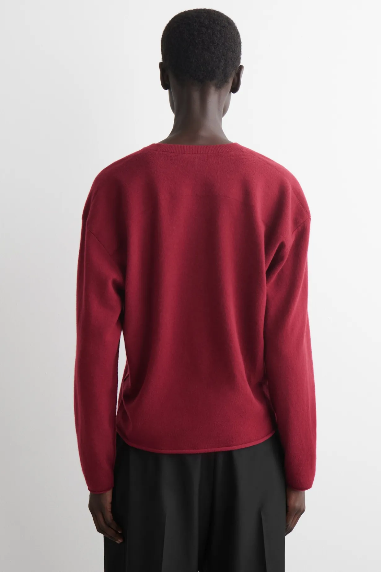 STRICKJACKE AUS MERINOWOLLE MIT V-AUSSCHNITT