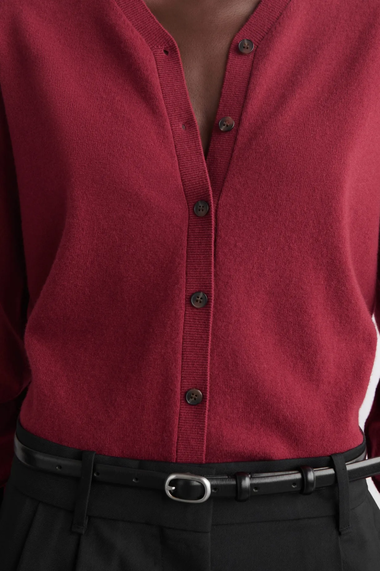 STRICKJACKE AUS MERINOWOLLE MIT V-AUSSCHNITT