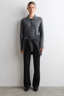STRICKJACKE AUS MERINOWOLLE MIT KRAGEN