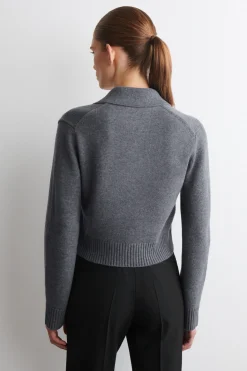 STRICKJACKE AUS MERINOWOLLE MIT KRAGEN