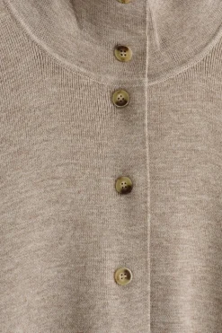 STRICKJACKE AUS MERINOWOLLE MIT TRICHTERKRAGEN