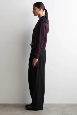 STRICKJACKE AUS MERINOWOLLE MIT HOHEM KRAGEN