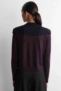 STRICKJACKE AUS MERINOWOLLE MIT HOHEM KRAGEN