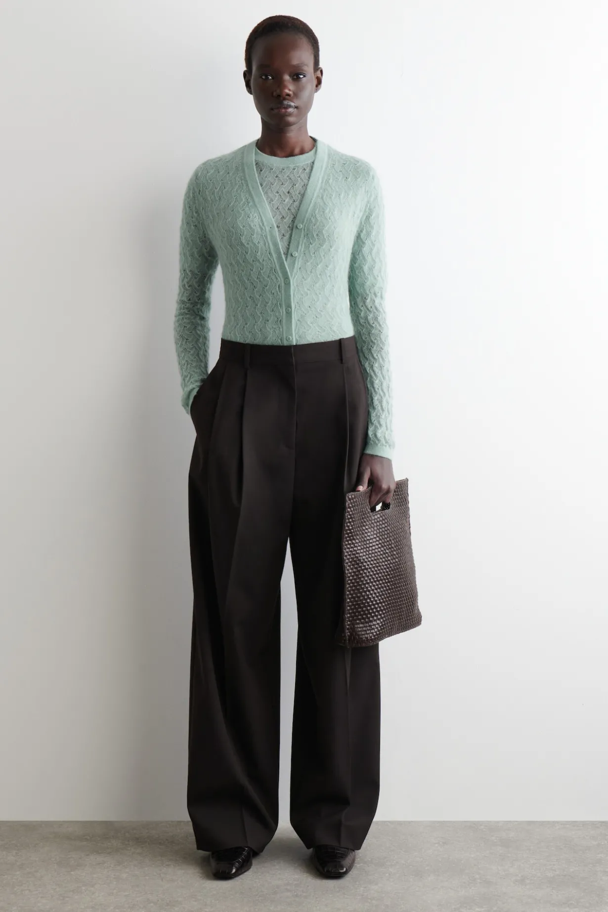 STRICKJACKE AUS MOHAIR MIT POINTELLE-MUSTER