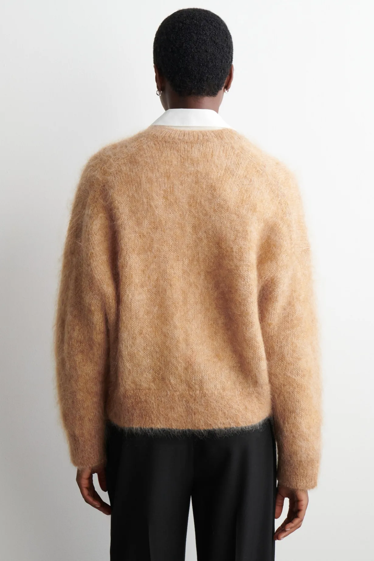 STRICKJACKE AUS MOHAIR-WOLL-MIX MIT V-AUSSCHNITT