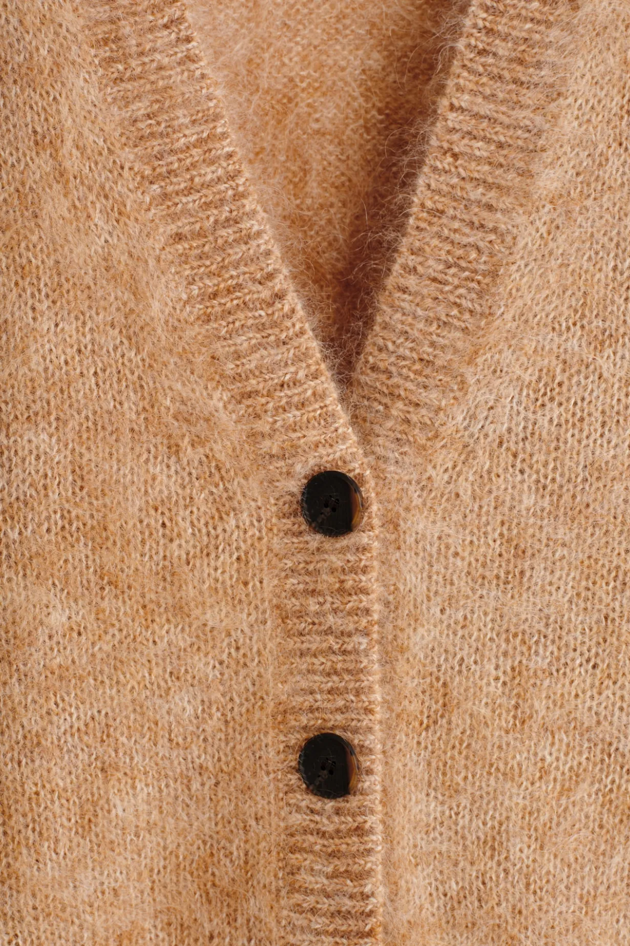 STRICKJACKE AUS MOHAIR-WOLL-MIX MIT V-AUSSCHNITT