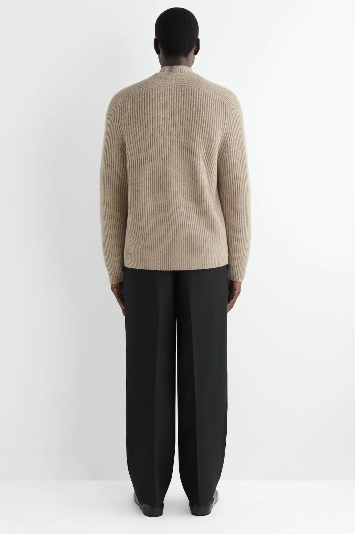 STRICKJACKE AUS WOLLE MIT RUNDHALSAUSSCHNITT