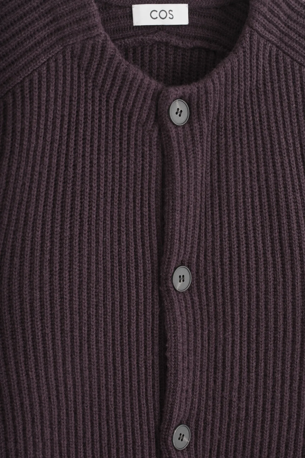 STRICKJACKE AUS WOLLE MIT RUNDHALSAUSSCHNITT