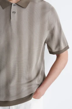 STRICK-POLOSHIRT MIT DIFFUSEN STREIFEN