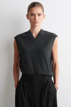 STRICKPULLUNDER AUS MERINOWOLLE MIT V-AUSSCHNITT