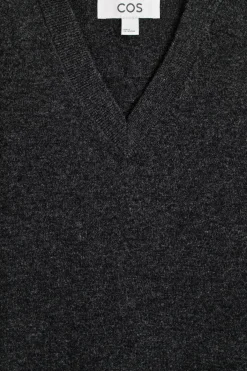 STRICKPULLUNDER AUS MERINOWOLLE MIT V-AUSSCHNITT