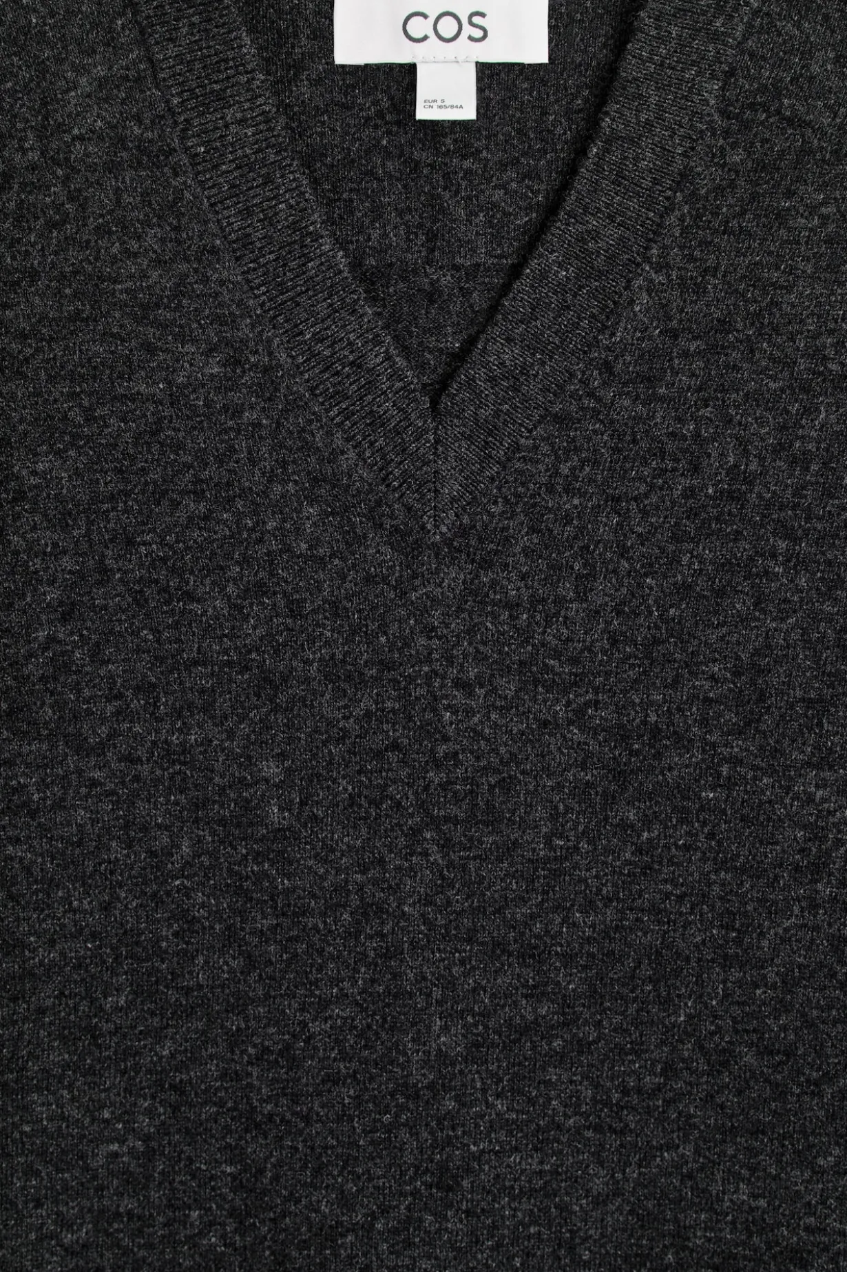 STRICKPULLUNDER AUS MERINOWOLLE MIT V-AUSSCHNITT