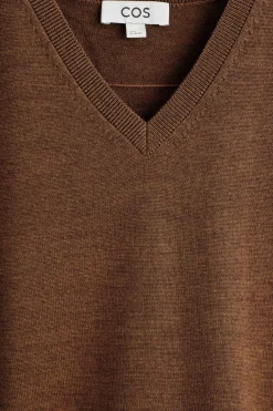 STRICKPULLUNDER AUS MERINOWOLLE MIT V-AUSSCHNITT