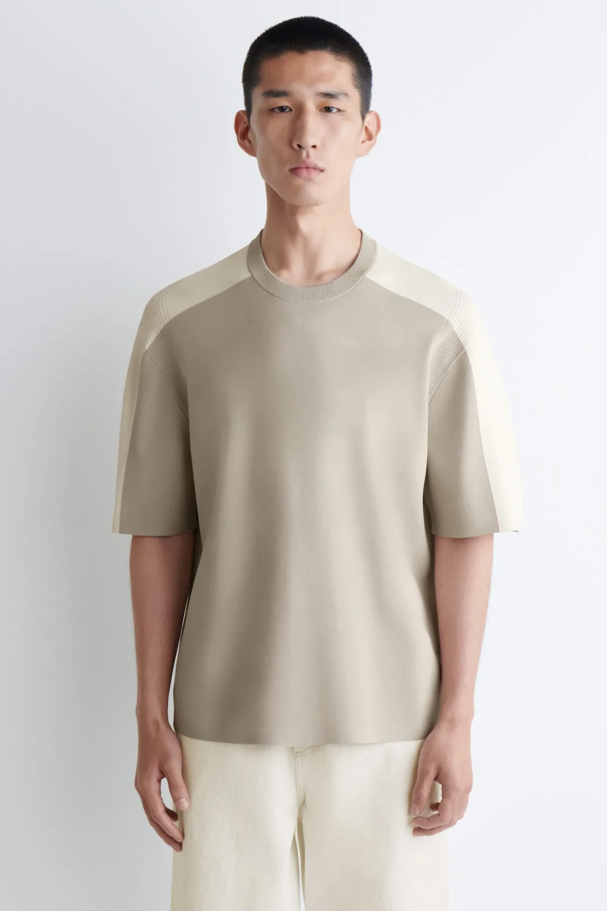 STRICK-T-SHIRT MIT MESH-EINSÄTZEN