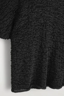 STRUKTURIERTES OBERTEIL MIT LOCHSTRICKMUSTER