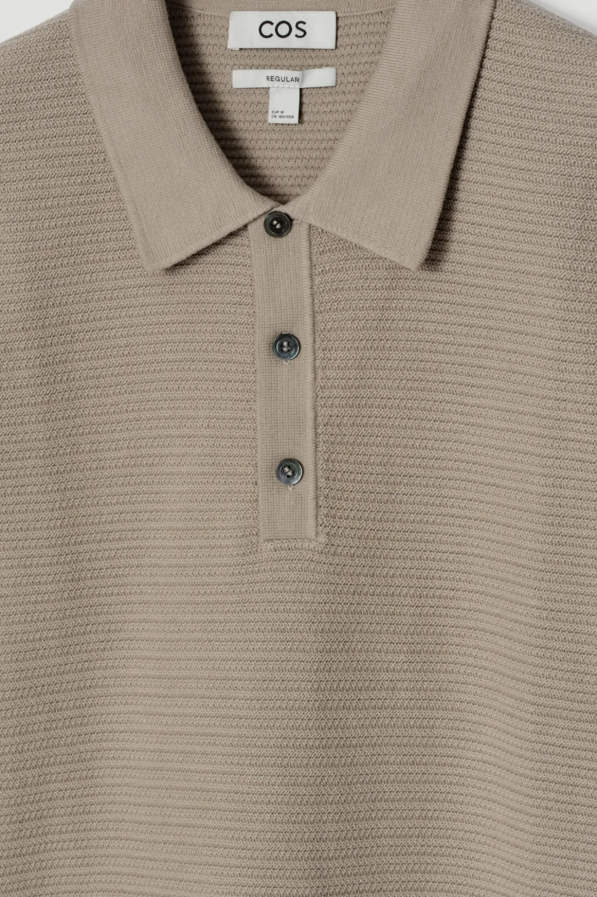 STRUKTURIERTES STRICK-POLOSHIRT AUS BAUMWOLLE