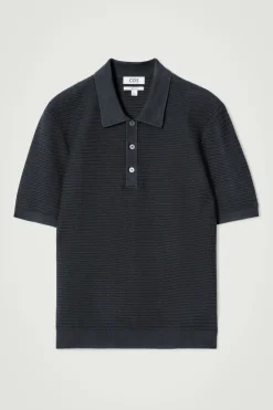 STRUKTURIERTES STRICK-POLOSHIRT AUS BAUMWOLLE