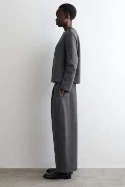 SWEATSHIRT AUS KOCHWOLLE MIT KNOPFDETAILS