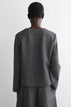 SWEATSHIRT AUS KOCHWOLLE MIT KNOPFDETAILS