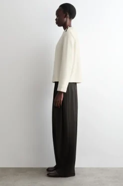 SWEATSHIRT AUS KOCHWOLLE MIT KNOPFDETAILS