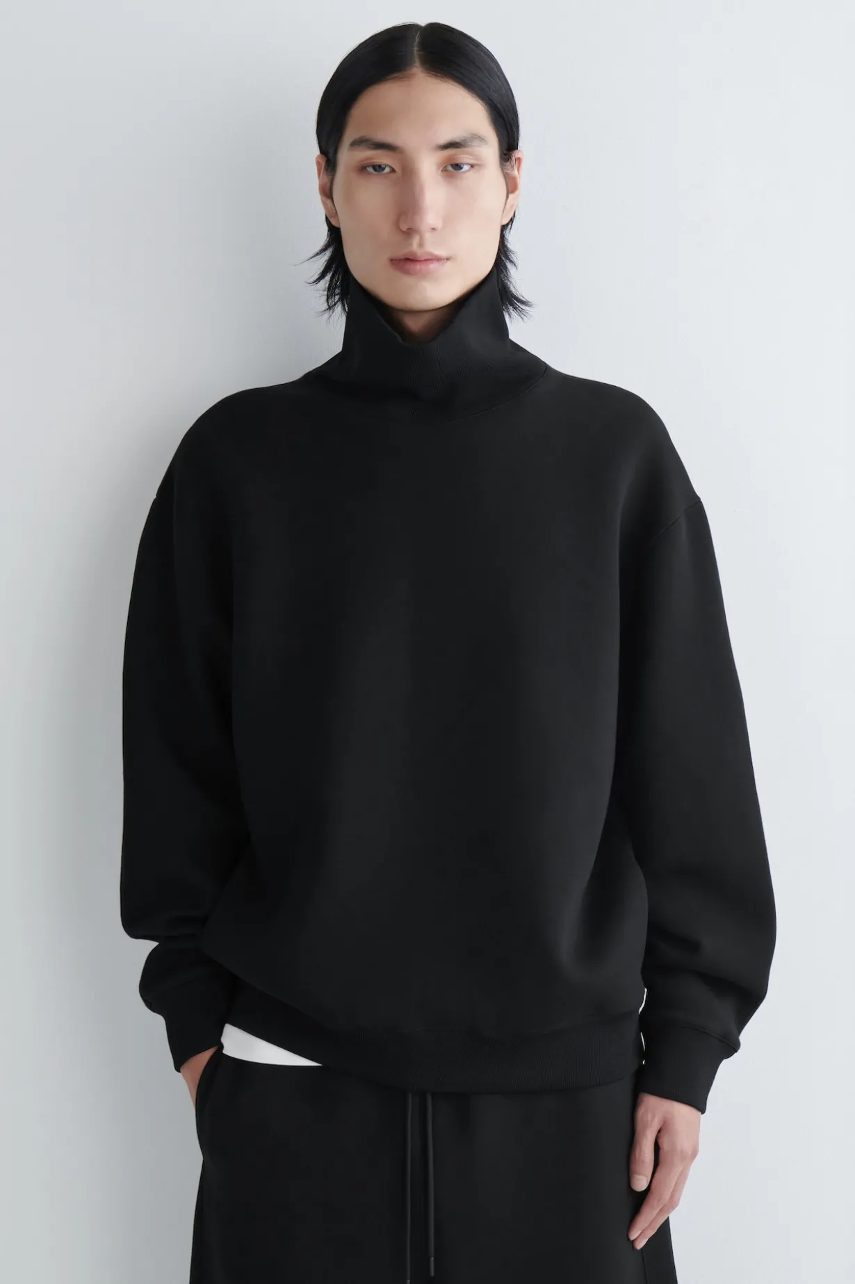 SWEATSHIRT AUS SCUBA MIT STEHKRAGEN