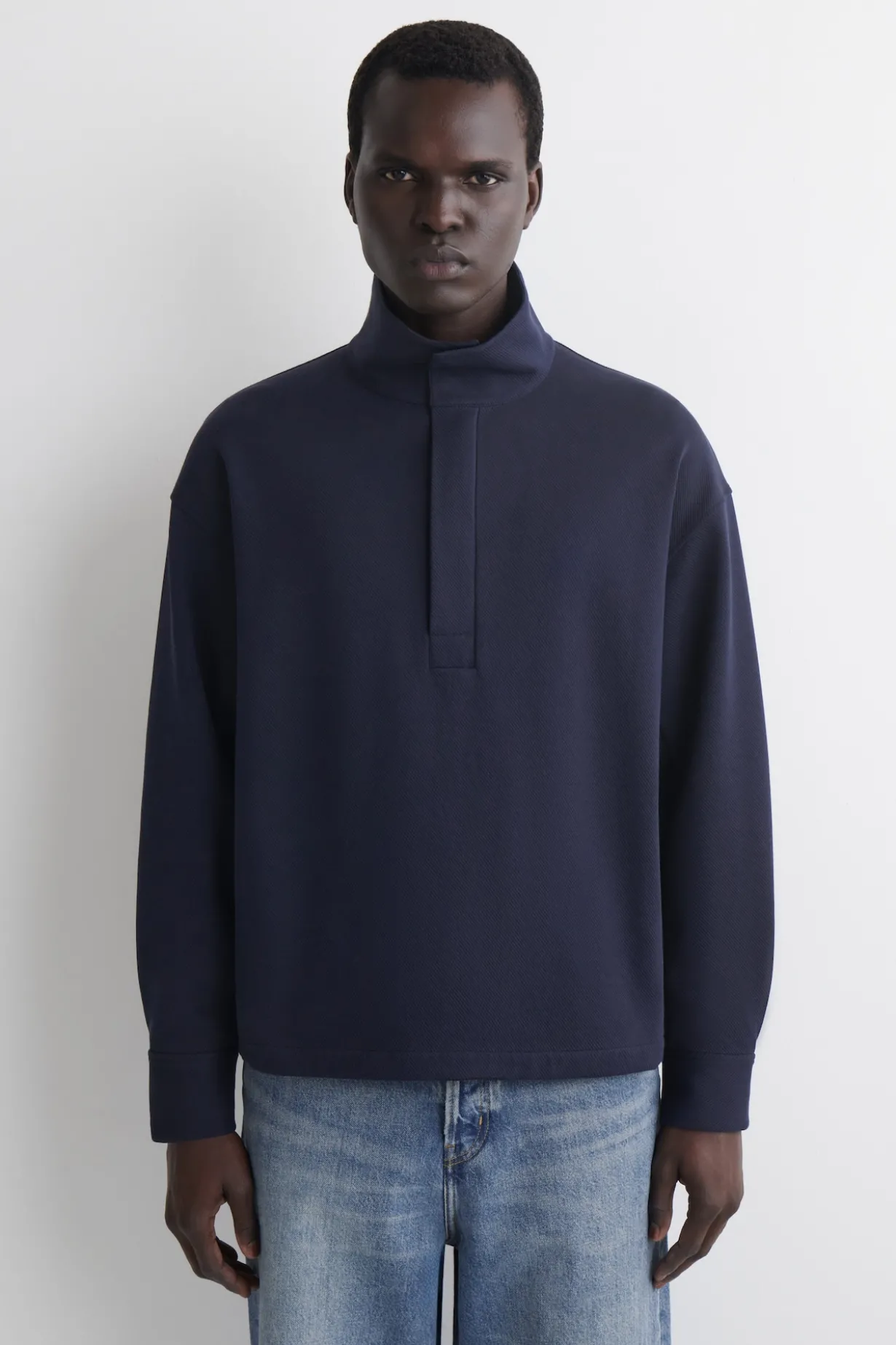 SWEATSHIRT MIT KRAGEN UND KURZEM REISSVERSCHLUSS