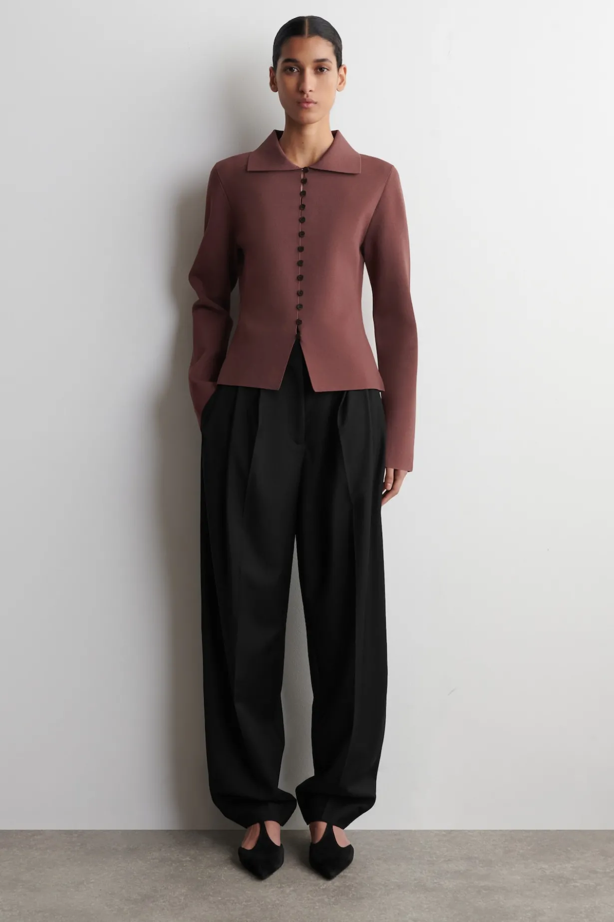 TAILLIERTE STRICKJACKE AUS FEINSTRICK