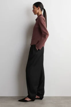 TAILLIERTE STRICKJACKE AUS FEINSTRICK