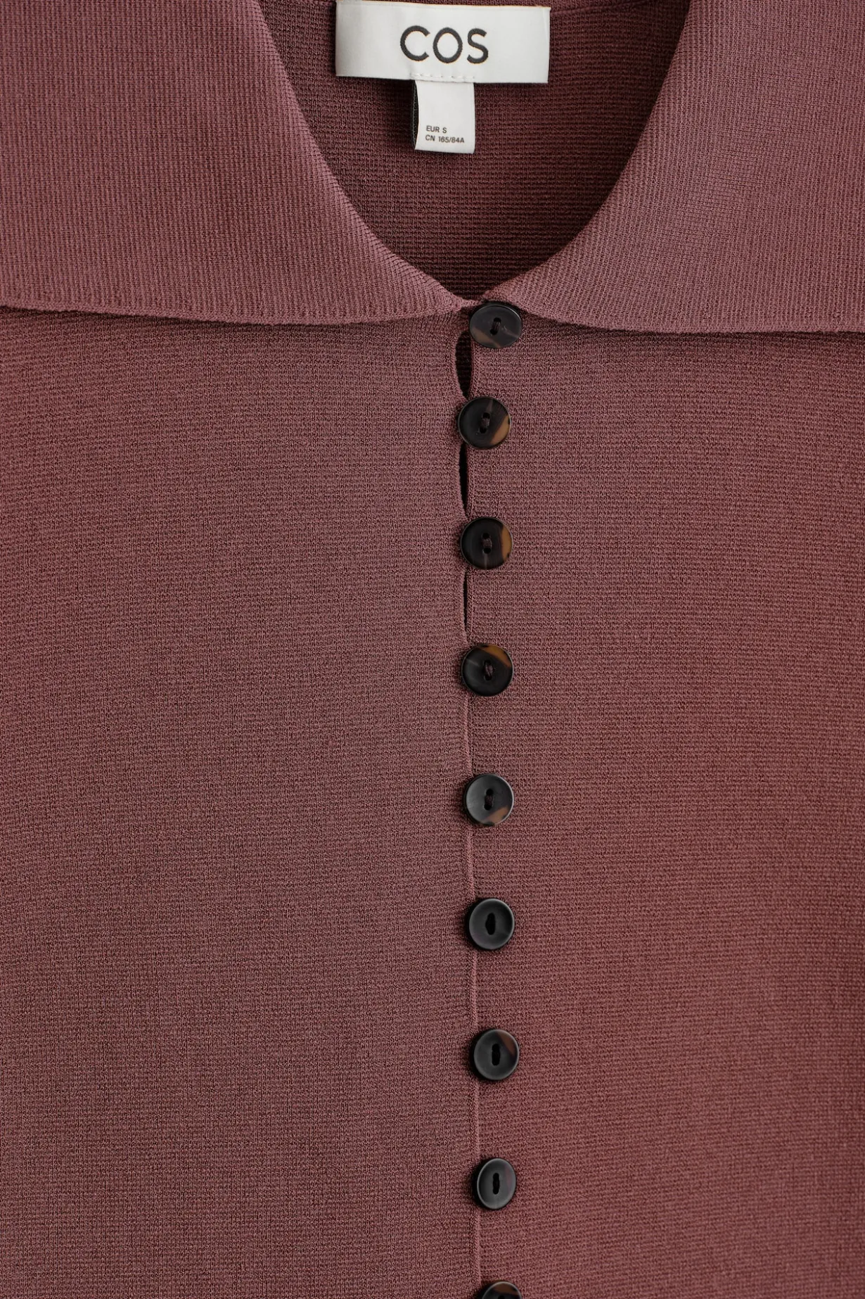 TAILLIERTE STRICKJACKE AUS FEINSTRICK