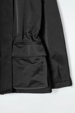 TAILLIERTE UTILITY-JACKE