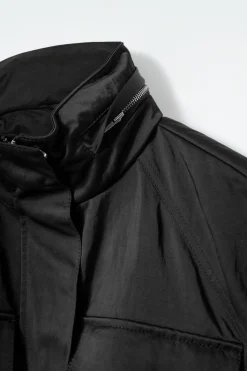 TAILLIERTE UTILITY-JACKE