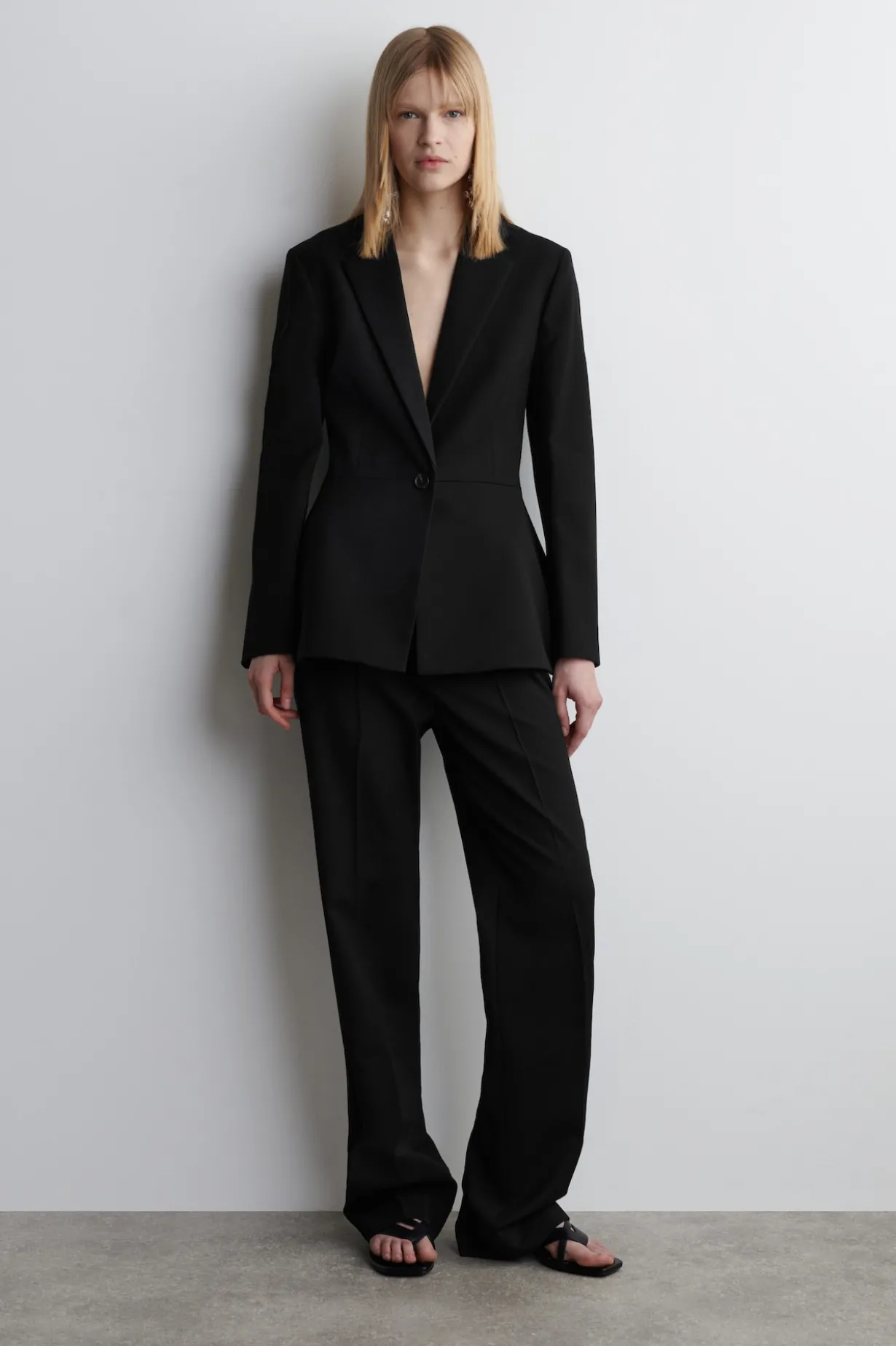 TAILLIERTER BLAZER MIT SCHÖSSCHEN
